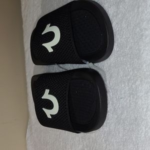 TRUE RELIGION WOMEN'S SLIDES